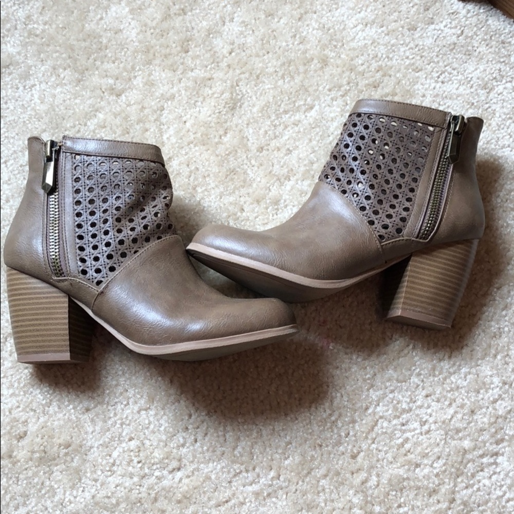 Fall taupe booties size 8